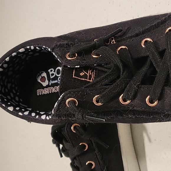 Sneakers - Picture 2 of 3